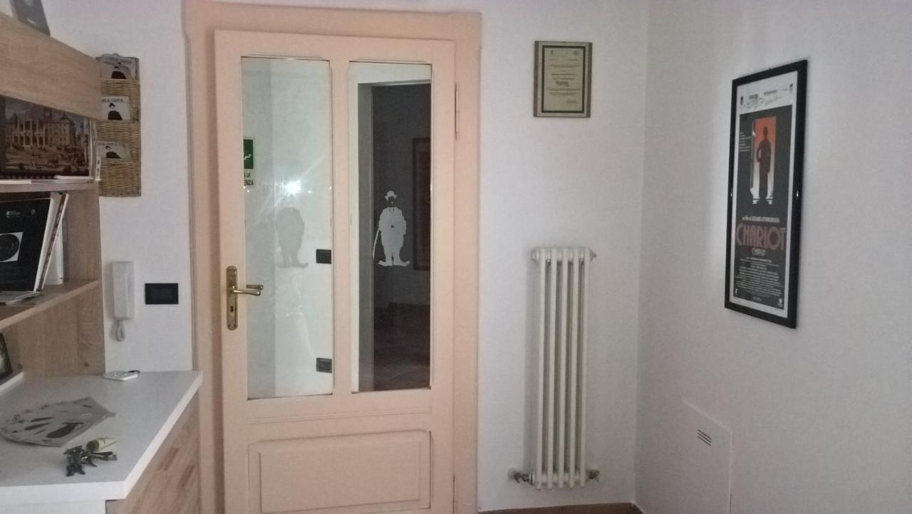 Charlie Chaplin Bed & Breakfast Tamara ภายนอก รูปภาพ